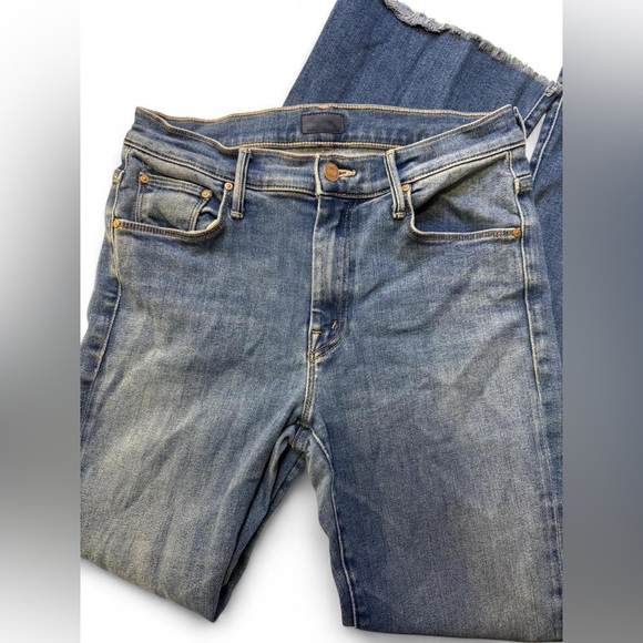 MOTHER The Weekender Frayed Flare Jeans in First Mate - Size 29 - Picture 8 of 15